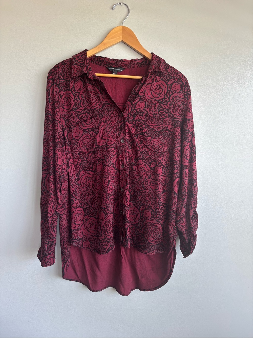 NWT Rock & Republic Red Black Rose Long Rolled Sleeve Button Up Shirt Hi Low Lg